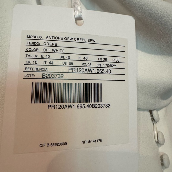 Pronovias Antiope Wedding Dress - Picture 6 of 11